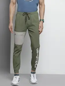 The Indian Garage Co Men Green Colourblocked Slim Fit Pleated Joggers Trousers