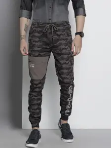 The Indian Garage Co Men Taupe Camouflage Printed Joggers Trousers