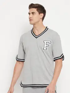 FUGAZEE Men Grey & Black Varsity V-Neck Applique Loose T-shirt