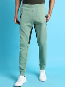Campus Sutra Men Green Solid Regular Fit Track Pants