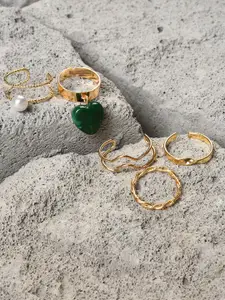 SOHI Gold-Toned Set of 5 Finger Rings