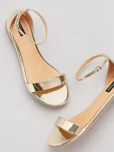 Shoetopia Girls Gold-Toned Colourblocked Open Toe Flats with Buckles