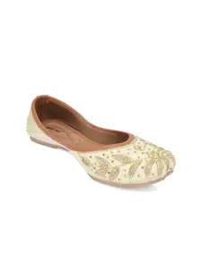 DESI COLOUR Women Off White Embellished Ethnic Mojaris Flats