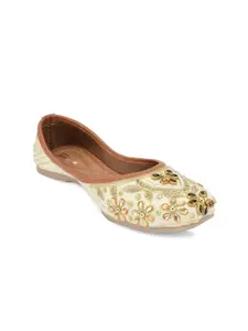 DESI COLOUR Women Off White Embellished Ethnic Mojaris Flats