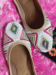 DESI COLOUR Women Pink & Gold-Toned Pearls Embellished Ethnic Mojaris