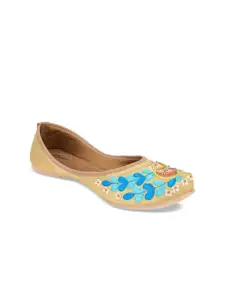 DESI COLOUR Women Beige Embellished Ethnic Mojaris Flats