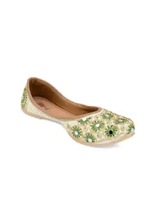 DESI COLOUR Women Green Mirror Work Embellished Ethnic Mojaris Flats