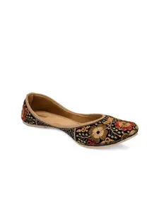 DESI COLOUR Women Black & Beige Ethnic Mojaris Flats