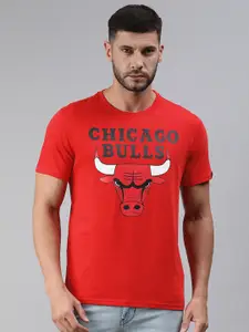 NBA Men Red & Black Chicago Bulls Classic Crest T-Shirt
