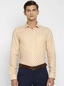 Turtle Men Beige Slim Fit Printed Casual Shirt