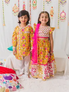 pspeaches Girls Yellow & Pink Printed Ready to Wear Lehenga & Blouse With Dupatta