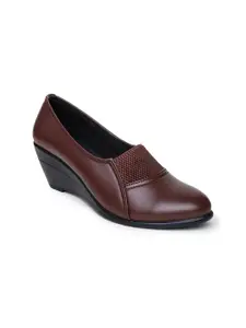 VALIOSAA Brown Work Wedge Pumps