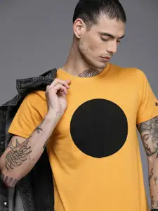 WROGN Men Yellow & Black Self-Design Slim Fit T-shirt