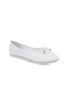 Sherrif Shoes Women White Textured Ballerinas with Bows Flats
