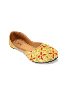 DESI COLOUR Women Gold-Toned Embellished Ethnic Mojaris Flats