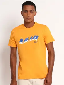 Lee Men Yellow Typography Printed Slim Fit T-shirt