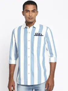 Lee Men Blue & White Classic Slim Fit Striped Cotton Casual Shirt