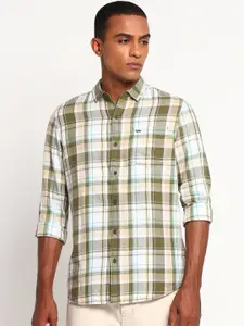 Lee Men Olive Green & White Classic Slim Fit Tartan Checked Casual Shirt