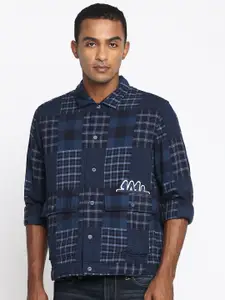 Lee Men Blue & Black Classic Slim Fit Checked Cotton Casual Shirt