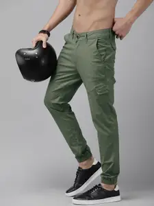 The Roadster Lifestyle Co Men Olive Green Solid Mid-Rise Regular Fit Joggers Trousers