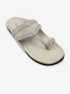 THE MADRAS TRUNK Men White Kolhapuri Sandals