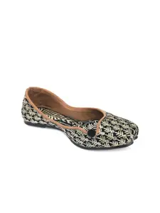 DESI COLOUR Women Black Embroidered Mojari