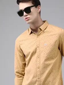 SPYKAR Men Beige & Navy Blue Geometric Printed Slim Fit Casual Shirt
