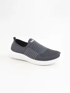 Aqualite Men Grey Textured Running Shoes