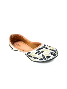 DESI COLOUR Women Black & White Embroidered Ethnic Mojaris Flats