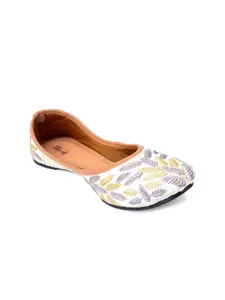 DESI COLOUR Women Grey Printed Leather Ethnic Mojaris Flats