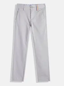 Indian Terrain Boys Solid Regular Fit High-Rise Plain Woven Flat-Front Trousers
