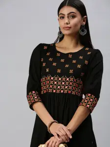 SHOWOFF Women Black Geometric Embroidered Thread Work Kurta