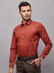 Oxemberg Men Rust Coloured & Black Classic Slim Fit Checked Formal Shirt
