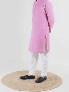 FAUSTO Men Black Criss Cross Lightweight PU Mojaris