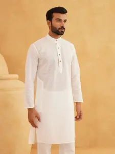 SOJANYA Men Cream-Coloured & delicacy Geometric Thread Work Kurta
