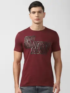 V Dot Men Maroon Typography Printed Slim Fit T-shirt