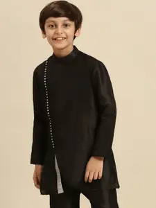 Sanwara Boys Black Cold-Shoulder Sleeves Thread Work Kurta