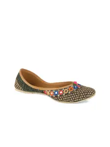 DESI COLOUR Women Black Embellished Ethnic Mojaris Flats
