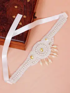 Crunchy Fashion White Handcrafted Necklace