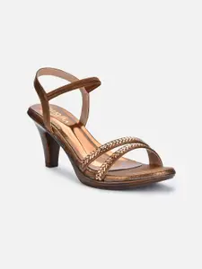 VALIOSAA Copper-Toned Ethnic Block Sandals