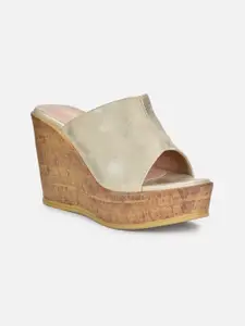 VALIOSAA Gold-Toned Wedge Peep Toes