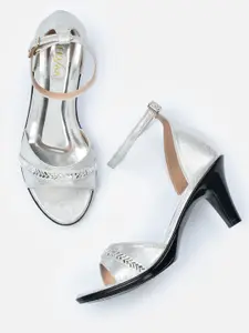 VALIOSAA Silver-Toned Embellished Ethnic Sandals with Laser Cuts