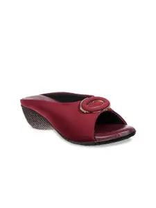 XE Looks Maroon Wedge Heels