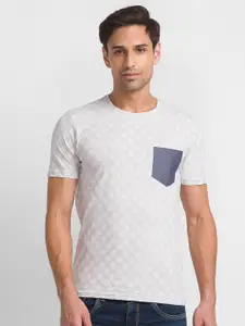 Globus Men Off White Striped Slim Fit T-shirt