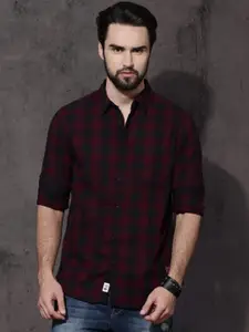 Roadster Men Maroon & Navy Blue Checked Casual Shirt