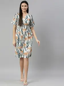 ZHEIA Women Off White Floral Printed Fit & Flare Dress