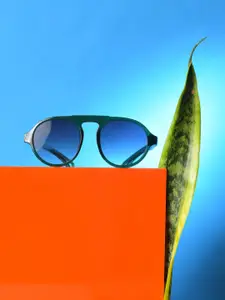 HAUTE SAUCE by  Campus Sutra HAUTE SAUCE by Campus Sutra Women Purple Lens & Black Wayfarer Sunglasses with UV Protected Lens