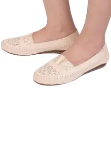 XE Looks Women Cream-Coloured Ballerinas with Laser Cuts Flats