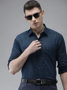 Arrow Men Blue Geometric Printed Originals Slim Fit Pure Cotton Casual Shirt
