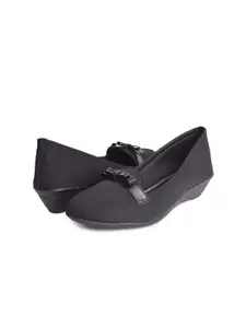XE Looks Black Wedge Pumps with Bows